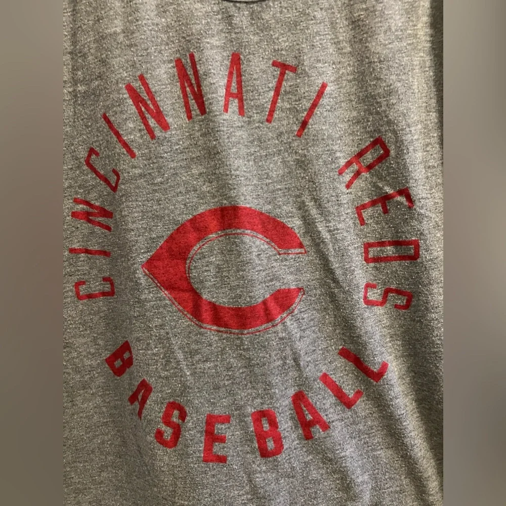 VS Pink Cincinnati Reds Tank - Picture 3 of 5